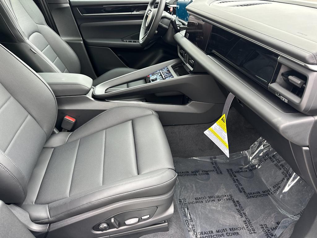 Thumbnail: 2025 Porsche Macan - 22