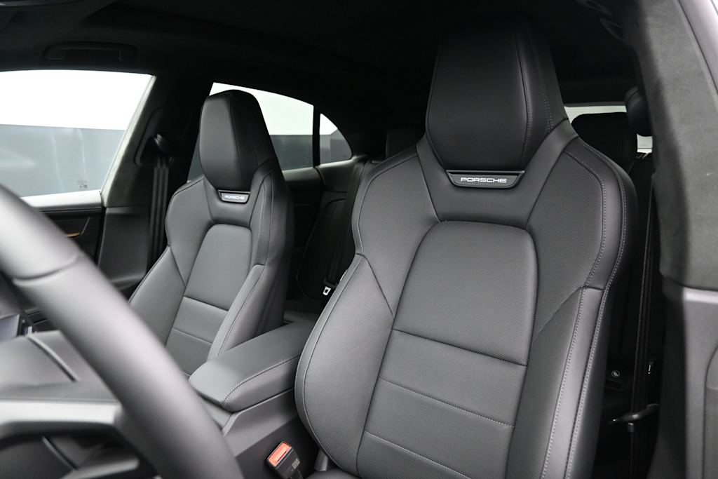 Thumbnail: 2026 Porsche Macan - 9