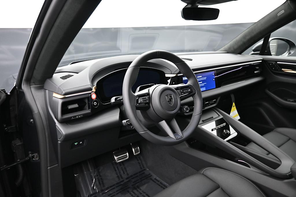 Thumbnail: 2026 Porsche Macan - 2