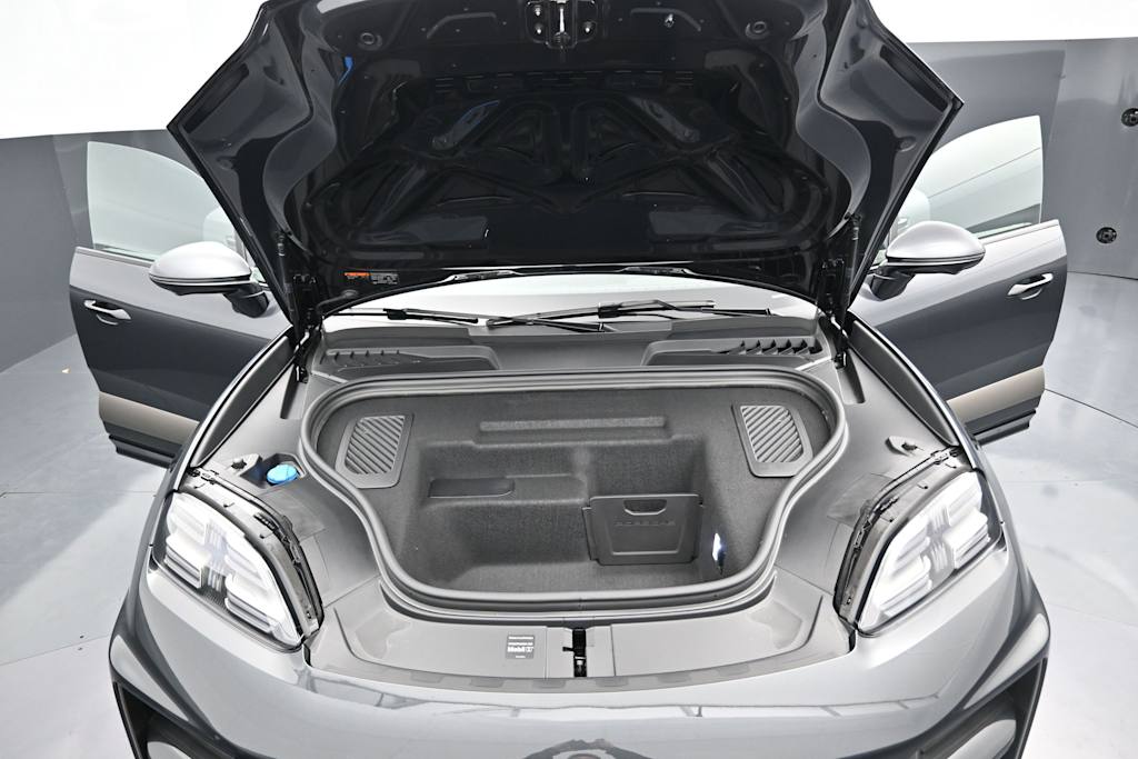 Thumbnail: 2026 Porsche Macan - 7
