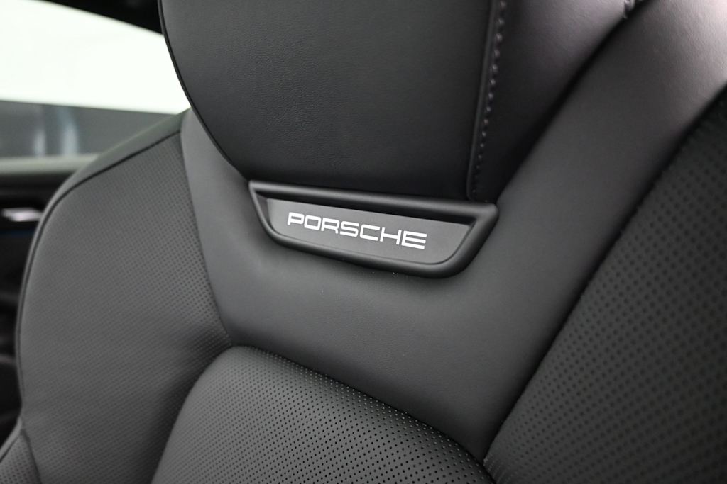Thumbnail: 2026 Porsche Macan - 26