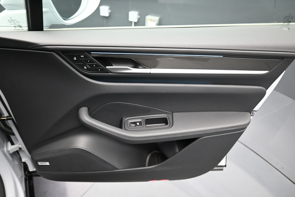 Thumbnail: 2026 Porsche Macan - 29