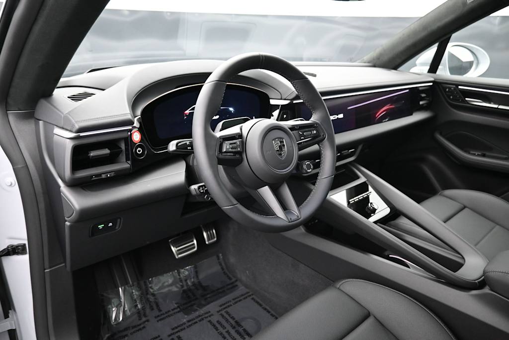 Thumbnail: 2026 Porsche Macan - 2