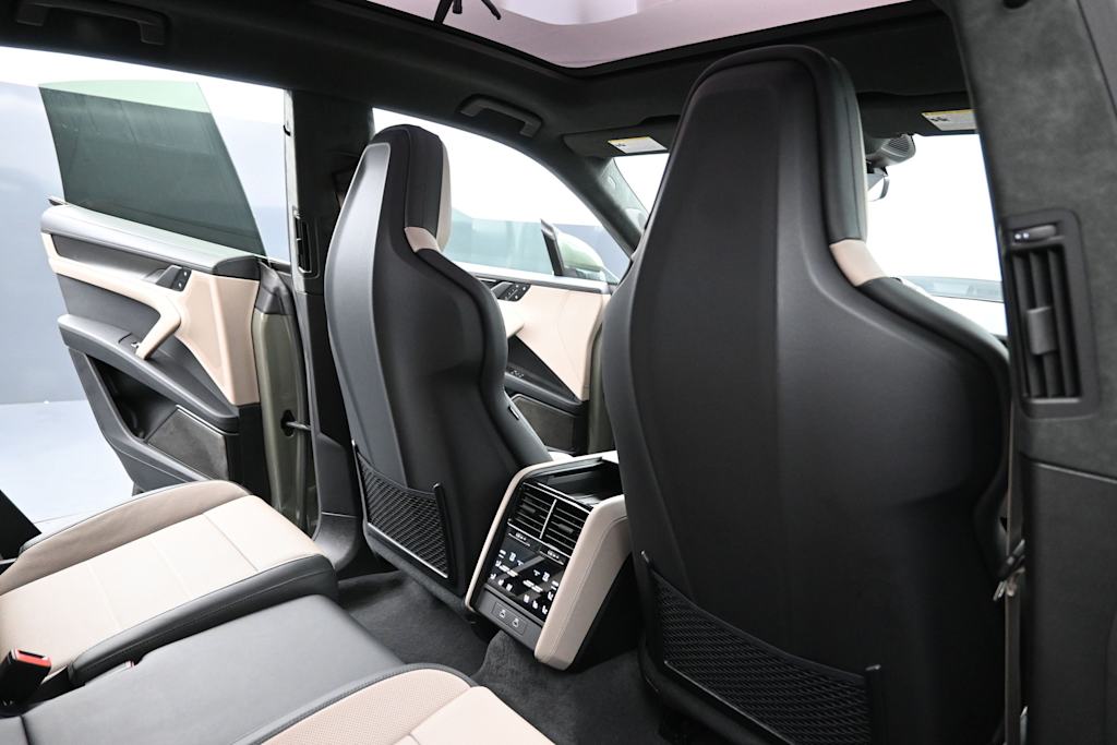 Thumbnail: 2026 Porsche Cayenne - 10