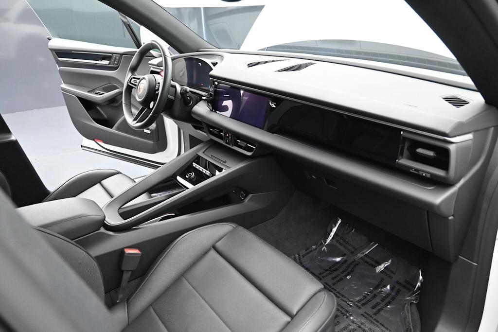 Thumbnail: 2025 Porsche Macan - 13