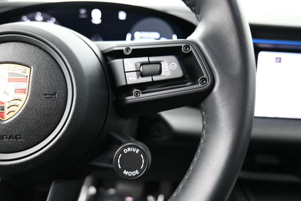 Thumbnail: 2025 Porsche Macan - 20