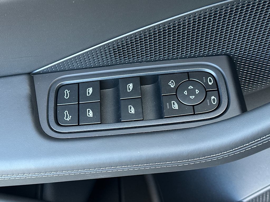 Thumbnail: 2025 Porsche Macan - 20