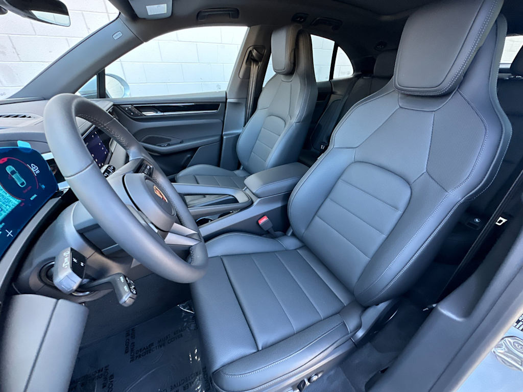 Thumbnail: 2025 Porsche Macan - 11