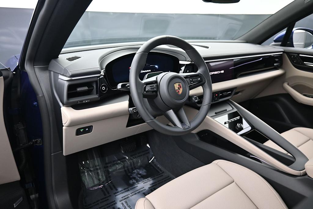 Thumbnail: 2026 Porsche Macan - 2
