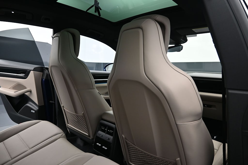 Thumbnail: 2026 Porsche Macan - 23