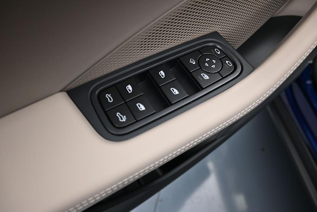 Thumbnail: 2026 Porsche Macan - 18