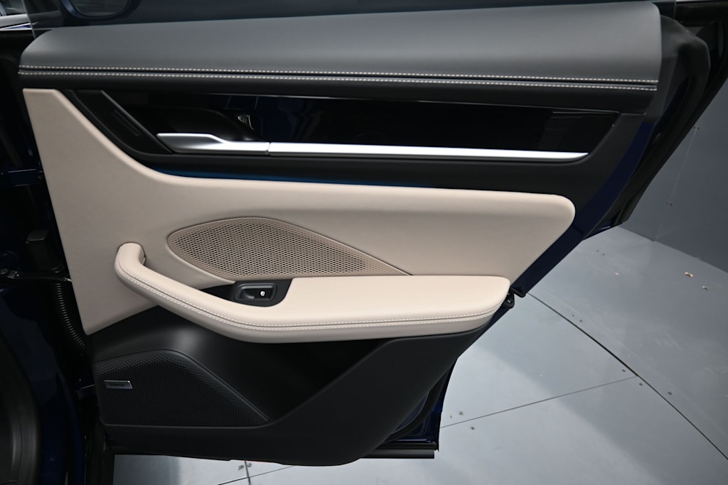 Thumbnail: 2026 Porsche Macan - 22