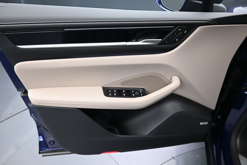 Thumbnail: 2026 Porsche Macan - 17