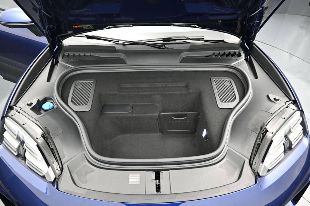 Thumbnail: 2026 Porsche Macan - 7