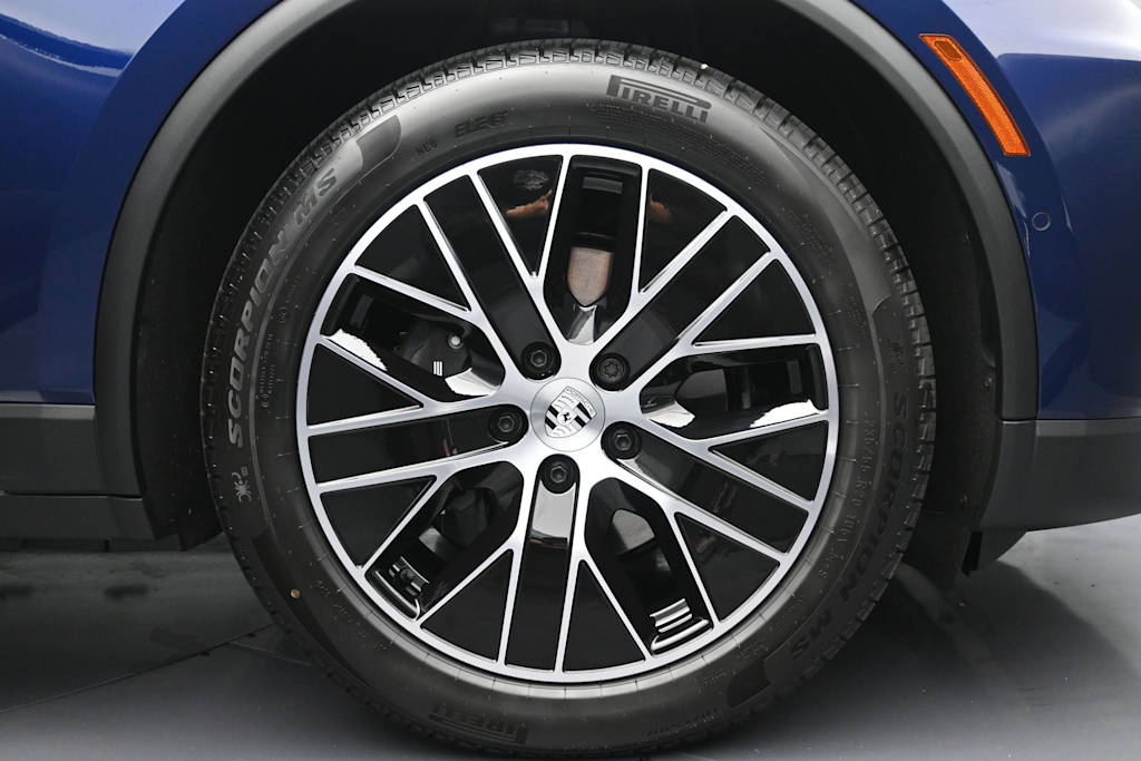 Thumbnail: 2026 Porsche Macan - 6