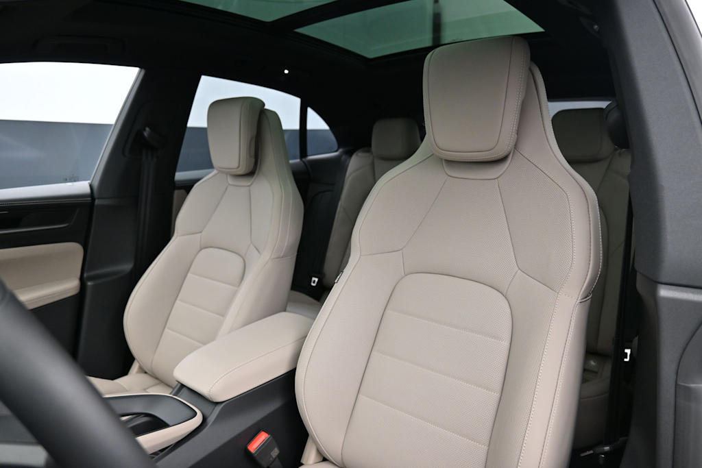 Thumbnail: 2026 Porsche Macan - 9