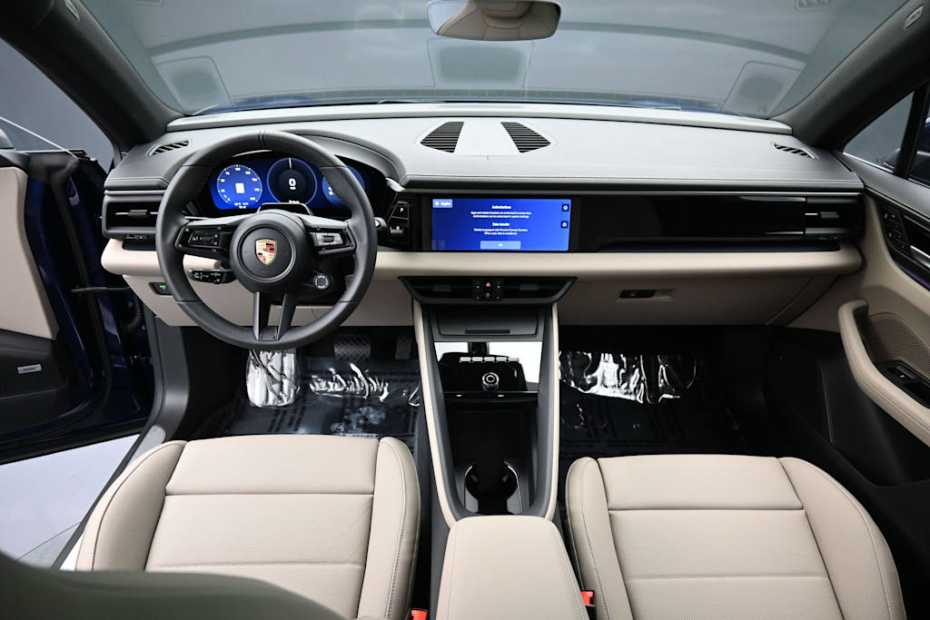 Thumbnail: 2026 Porsche Macan - 8