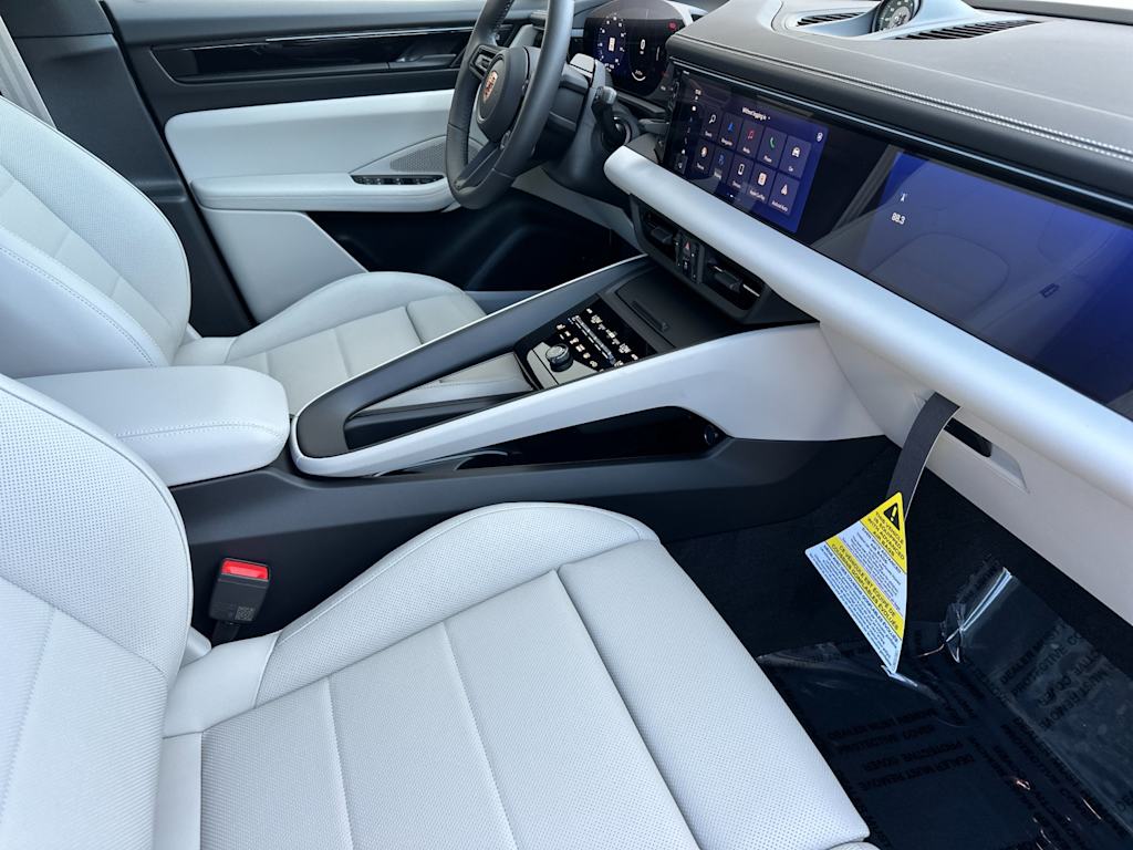 Thumbnail: 2026 Porsche Macan - 21