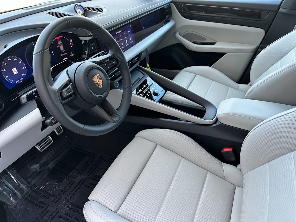 Thumbnail: 2026 Porsche Macan - 9