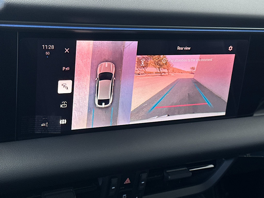 Thumbnail: 2025 Porsche Macan - 25