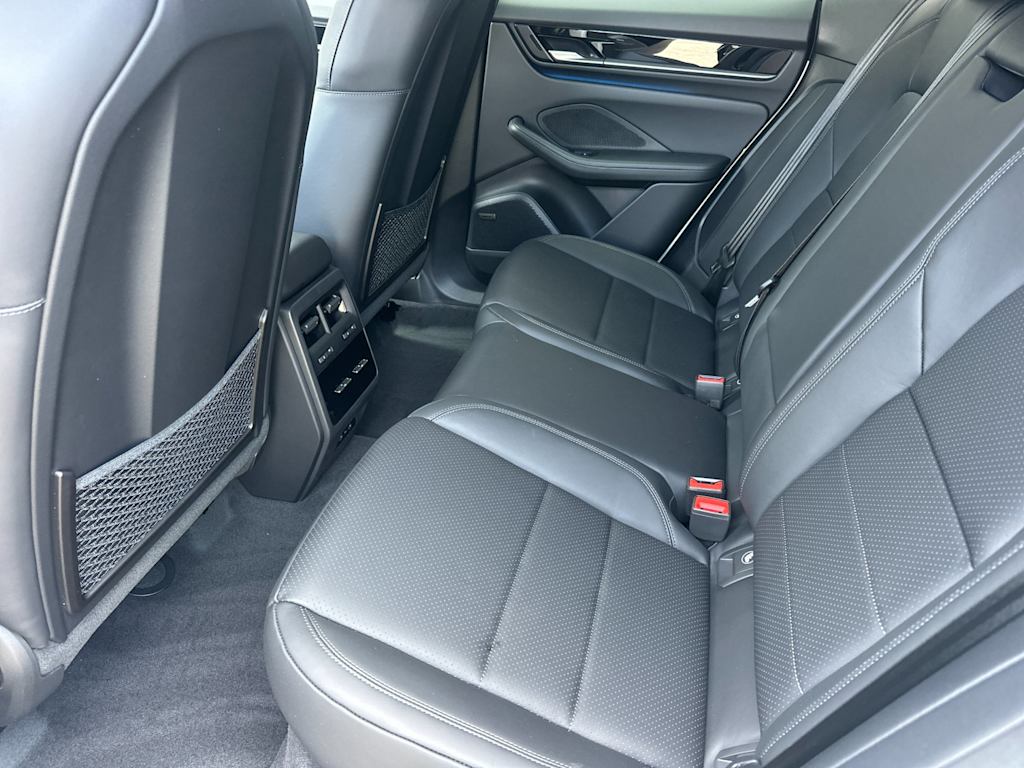 Thumbnail: 2025 Porsche Macan - 12