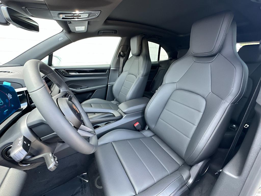 Thumbnail: 2025 Porsche Macan - 11