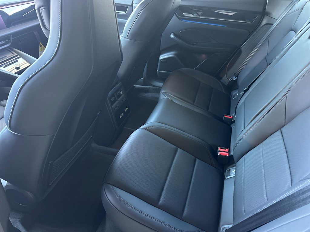 Thumbnail: 2025 Porsche Macan - 11