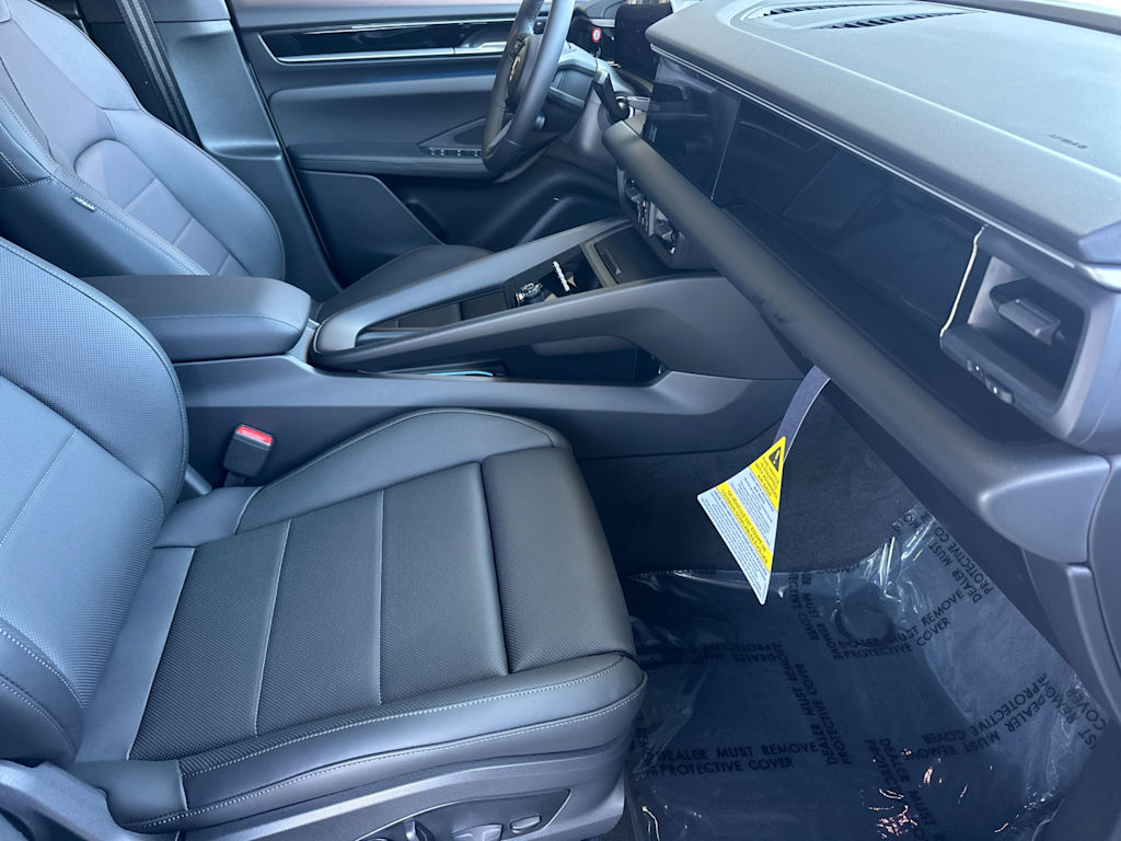 Thumbnail: 2025 Porsche Macan - 20