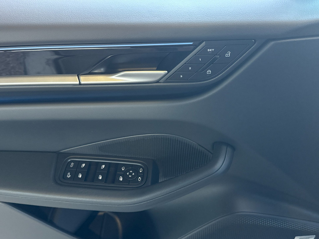 Thumbnail: 2025 Porsche Macan - 18