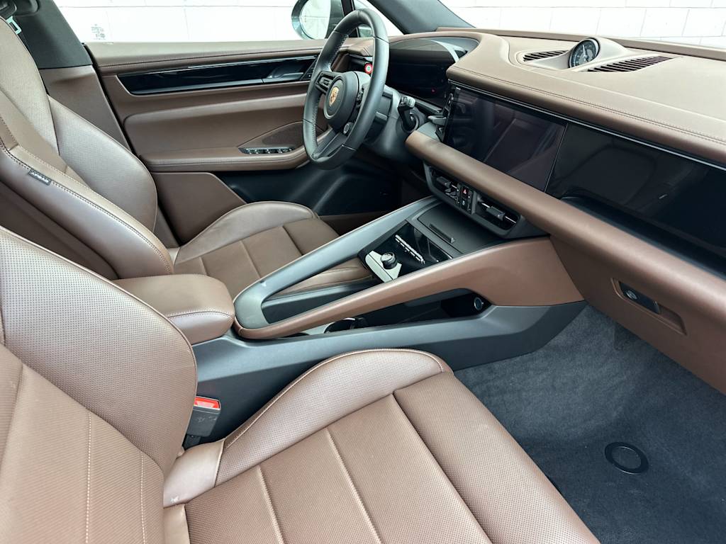 Thumbnail: 2025 Porsche Macan - 22