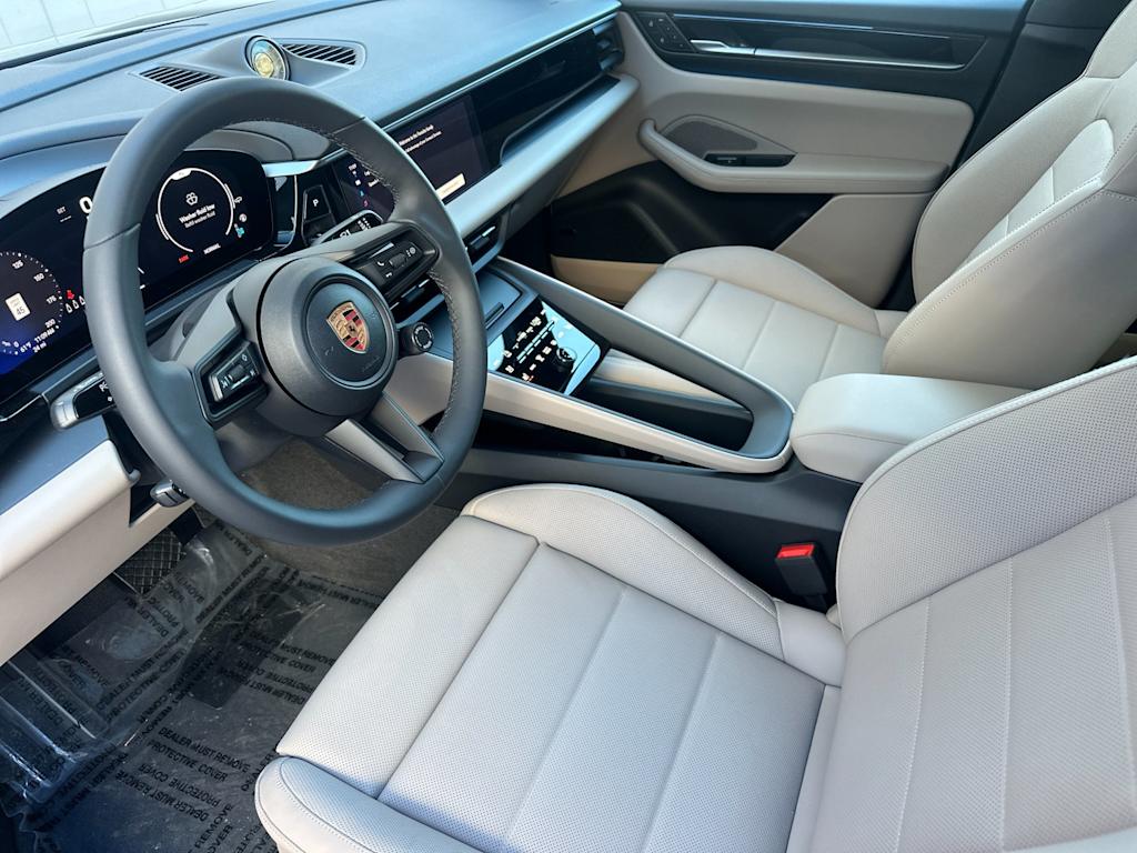 Thumbnail: 2025 Porsche Macan - 10