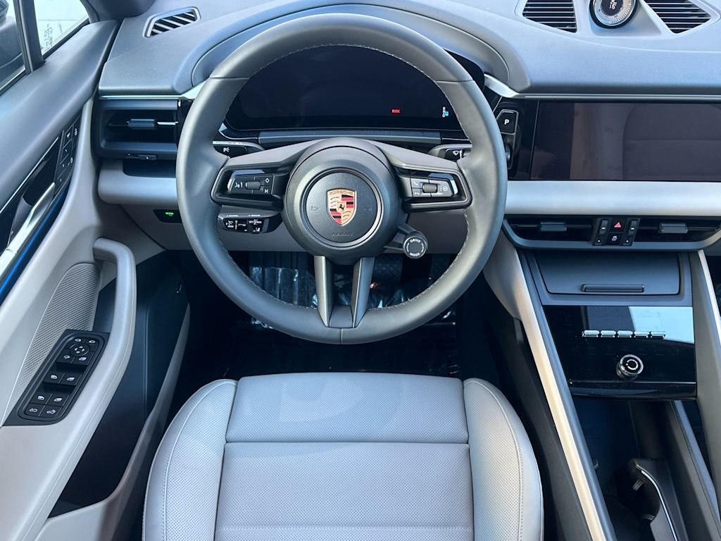 Thumbnail: 2025 Porsche Macan - 9