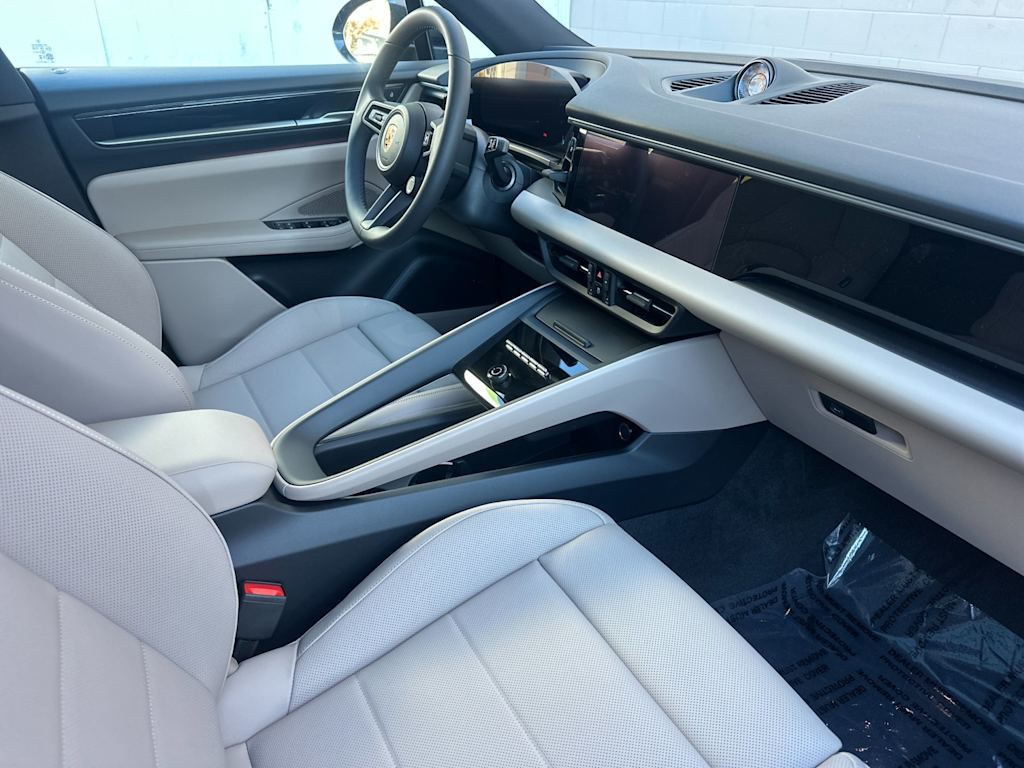 Thumbnail: 2025 Porsche Macan - 13