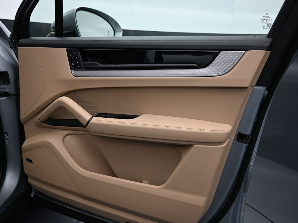 Thumbnail: 2026 Porsche Cayenne - 26