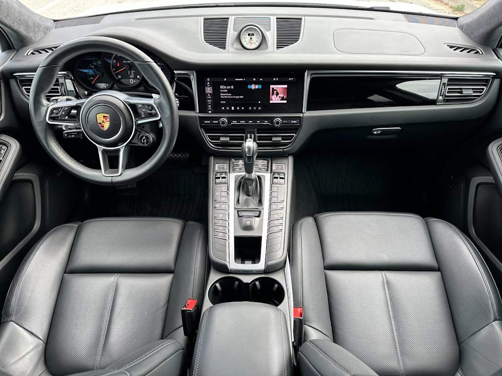 2021 Porsche Macan Turbo 2
