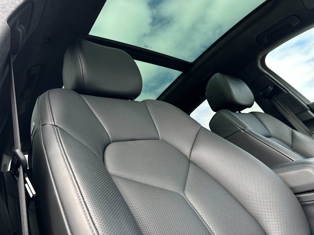 2021 Porsche Macan Turbo 25