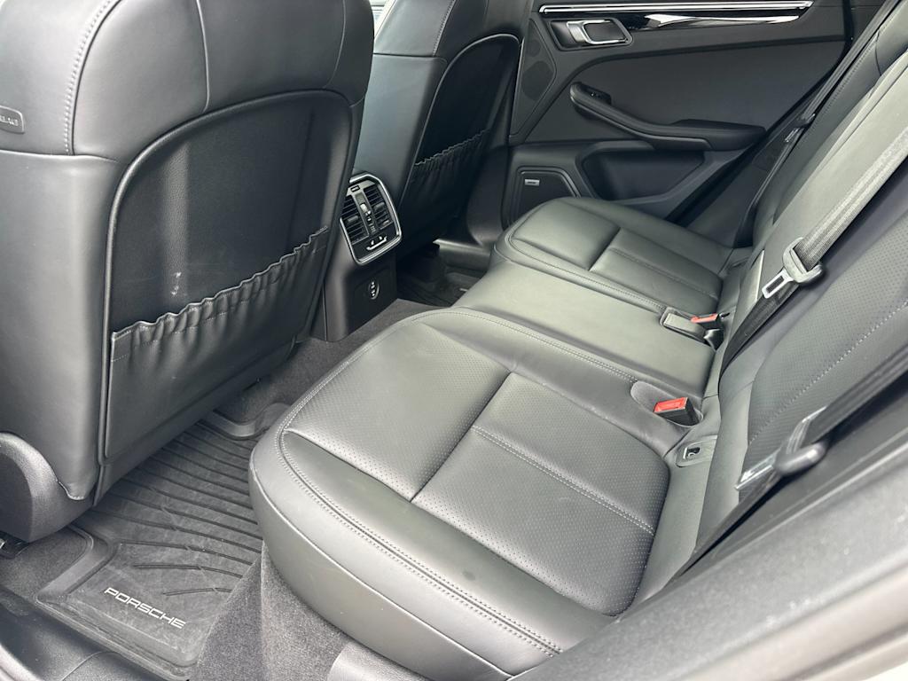 2021 Porsche Macan Turbo 12