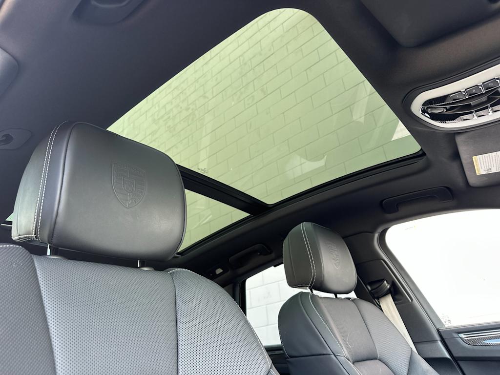 Thumbnail: 2025 Porsche Macan - 24