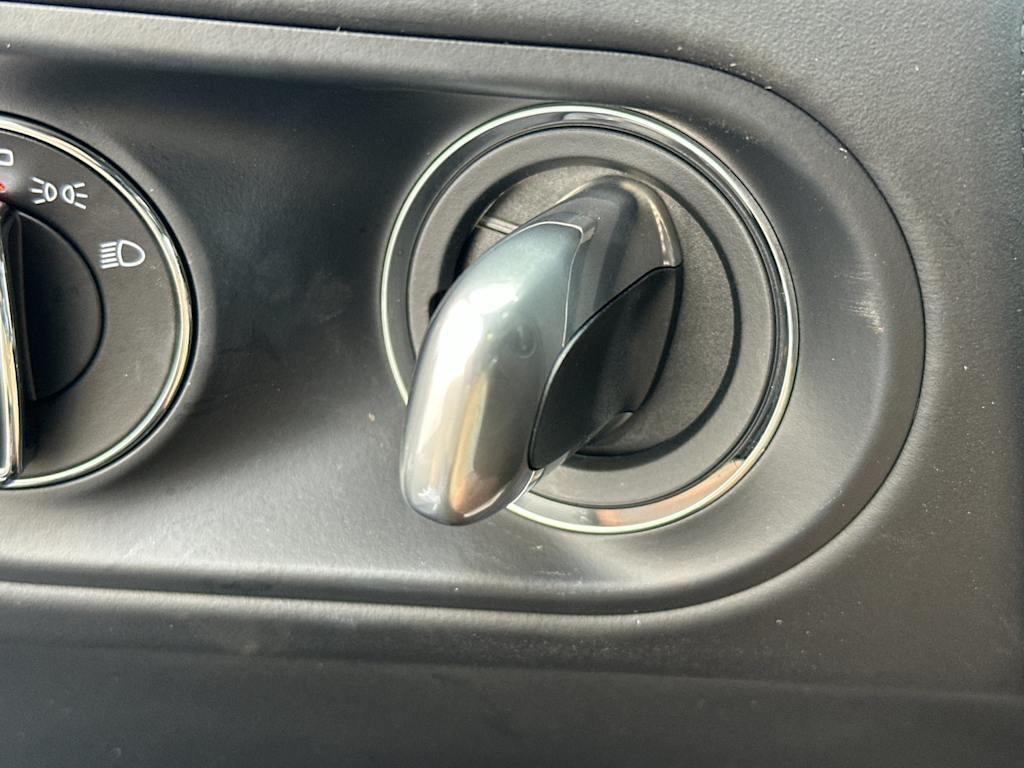 Thumbnail: 2025 Porsche Macan - 28