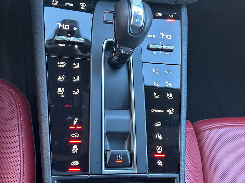 Thumbnail: 2025 Porsche Macan - 16