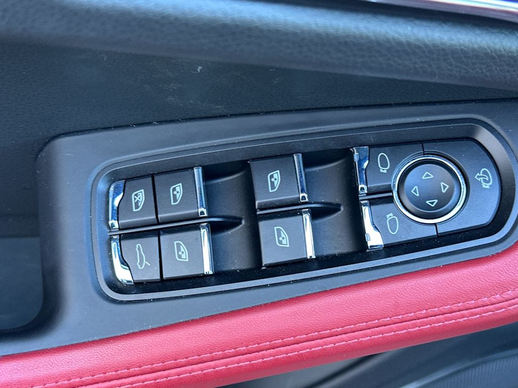 Thumbnail: 2025 Porsche Macan - 24