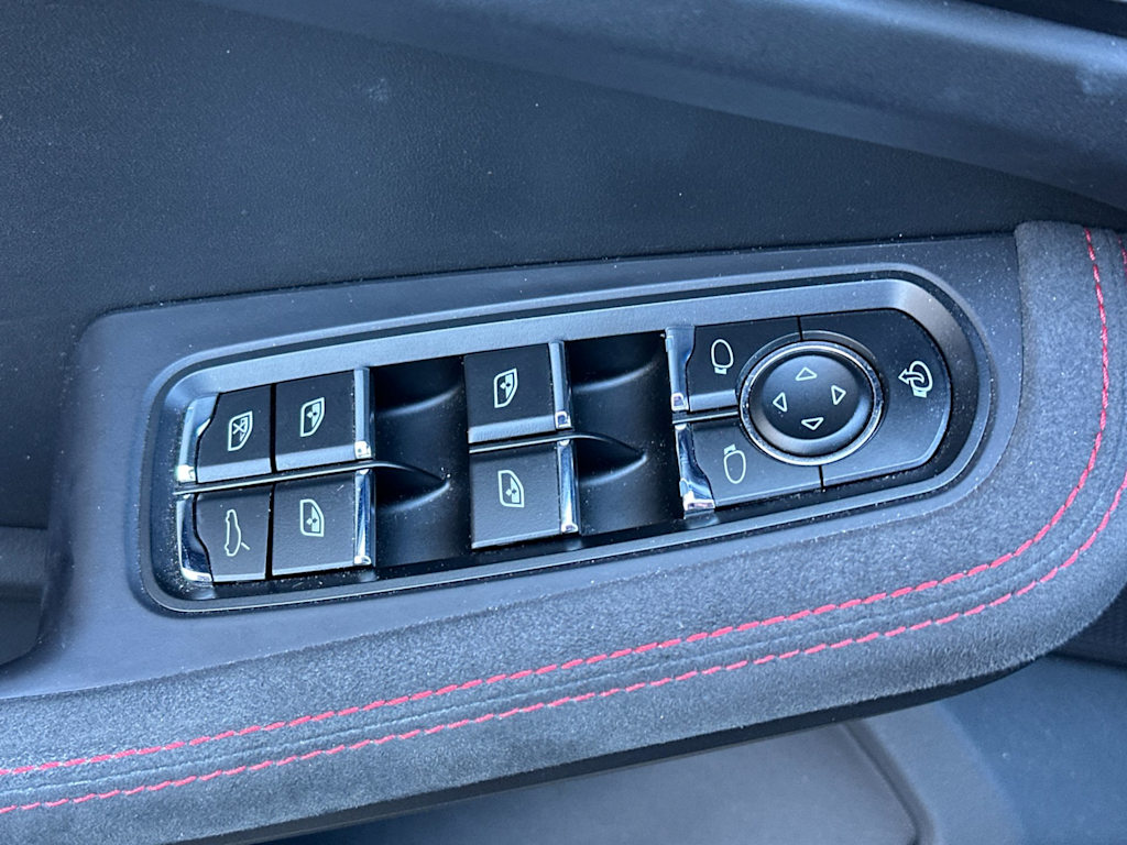 Thumbnail: 2023 Porsche Macan - 22