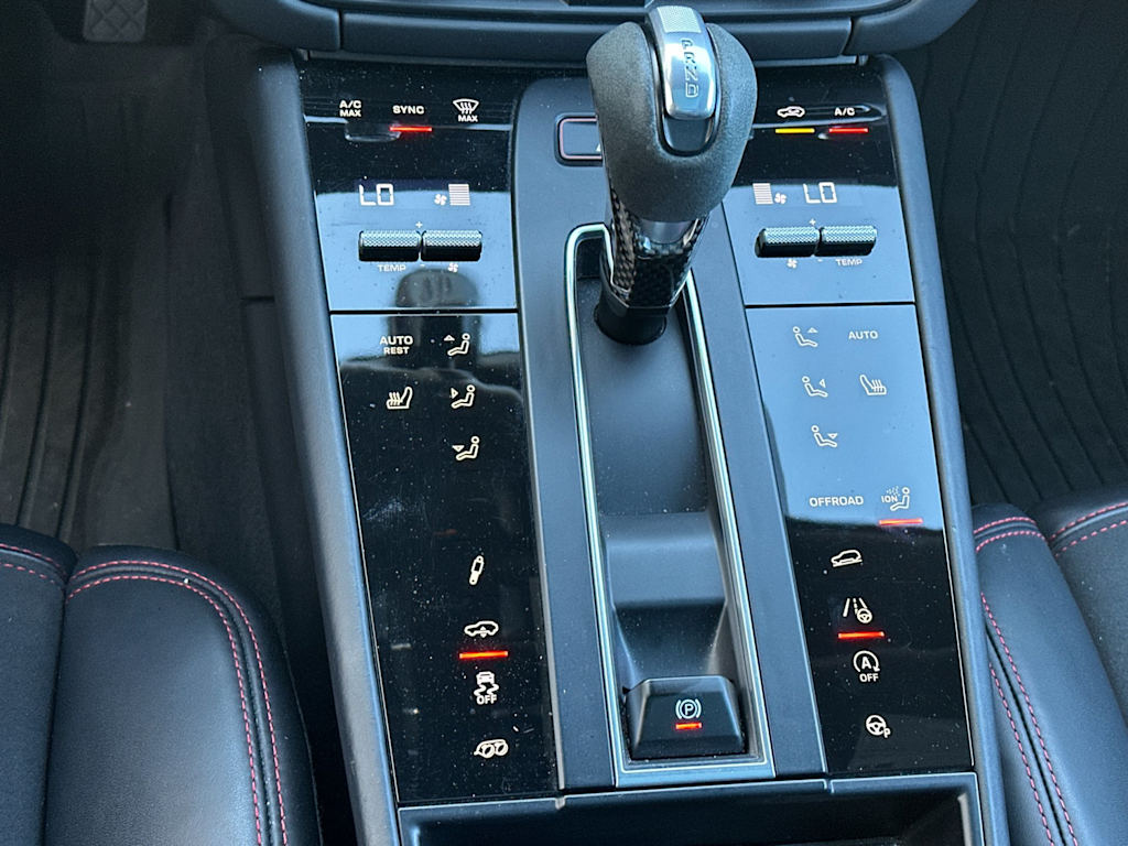 Thumbnail: 2023 Porsche Macan - 14