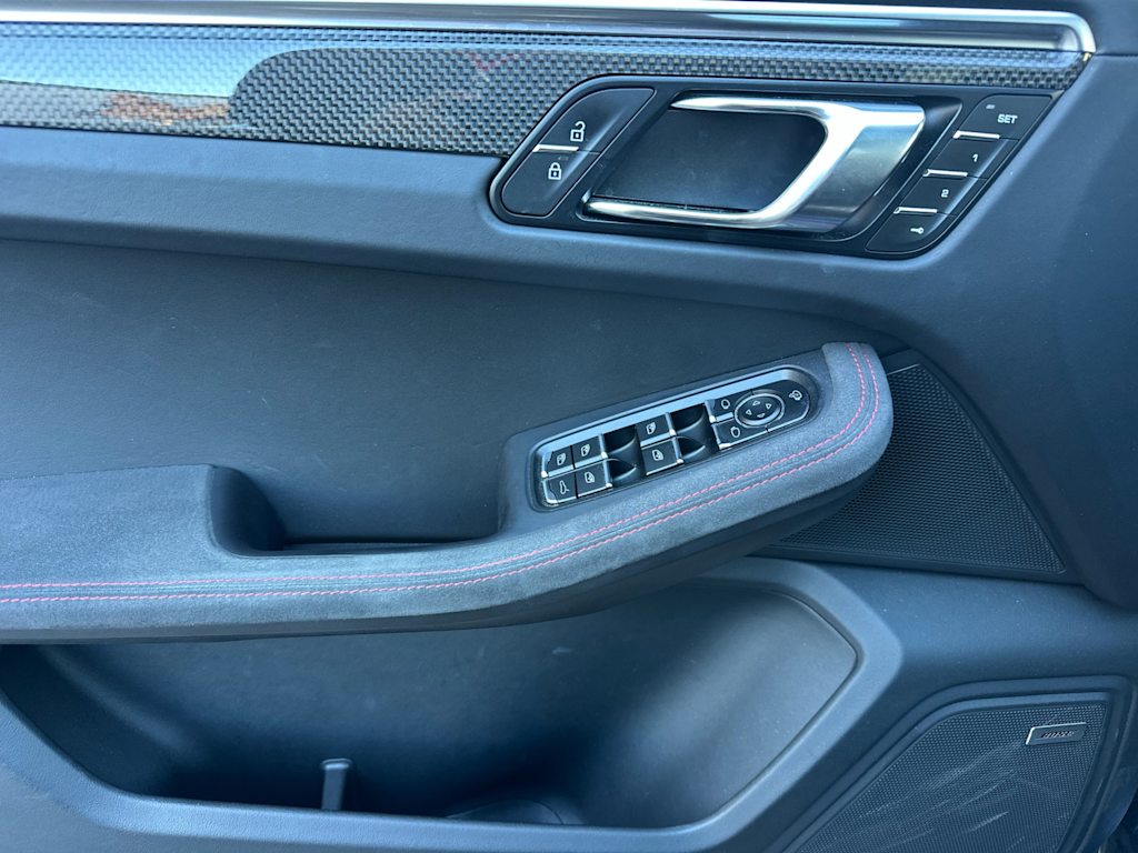 Thumbnail: 2023 Porsche Macan - 21