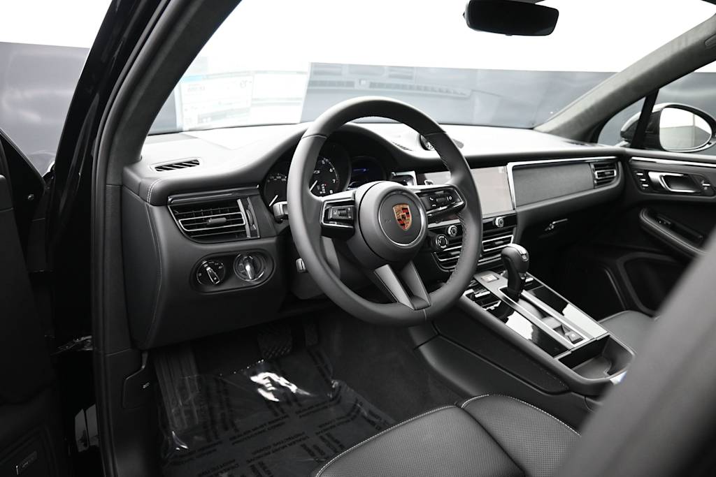 Thumbnail: 2026 Porsche Macan - 2