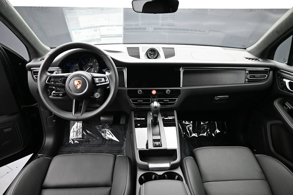 Thumbnail: 2026 Porsche Macan - 8