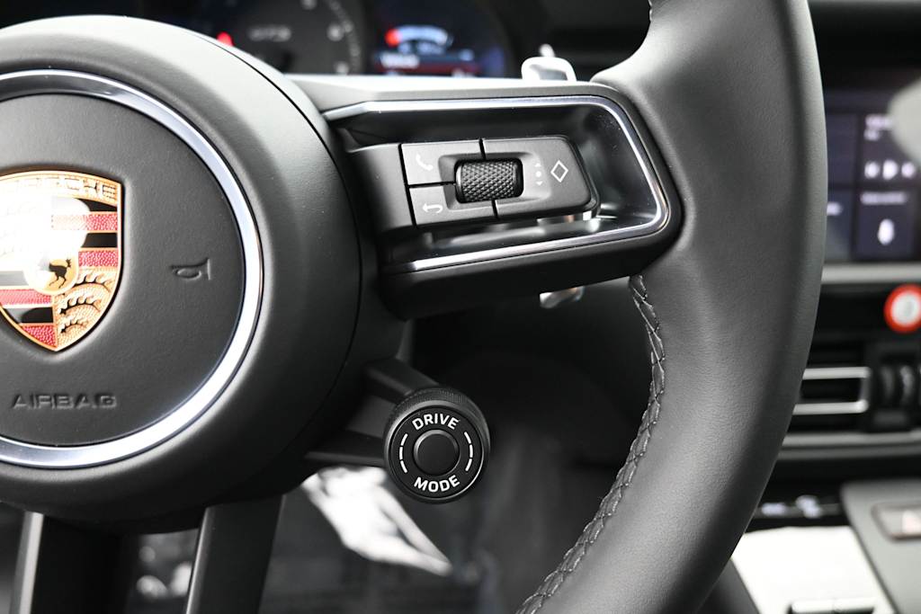 Thumbnail: 2026 Porsche Macan - 18