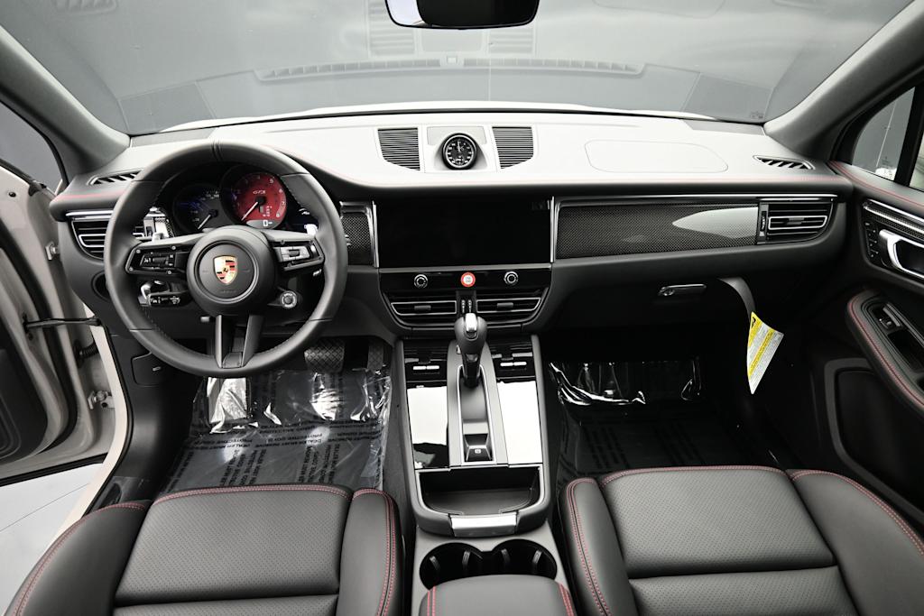 Thumbnail: 2026 Porsche Macan - 7