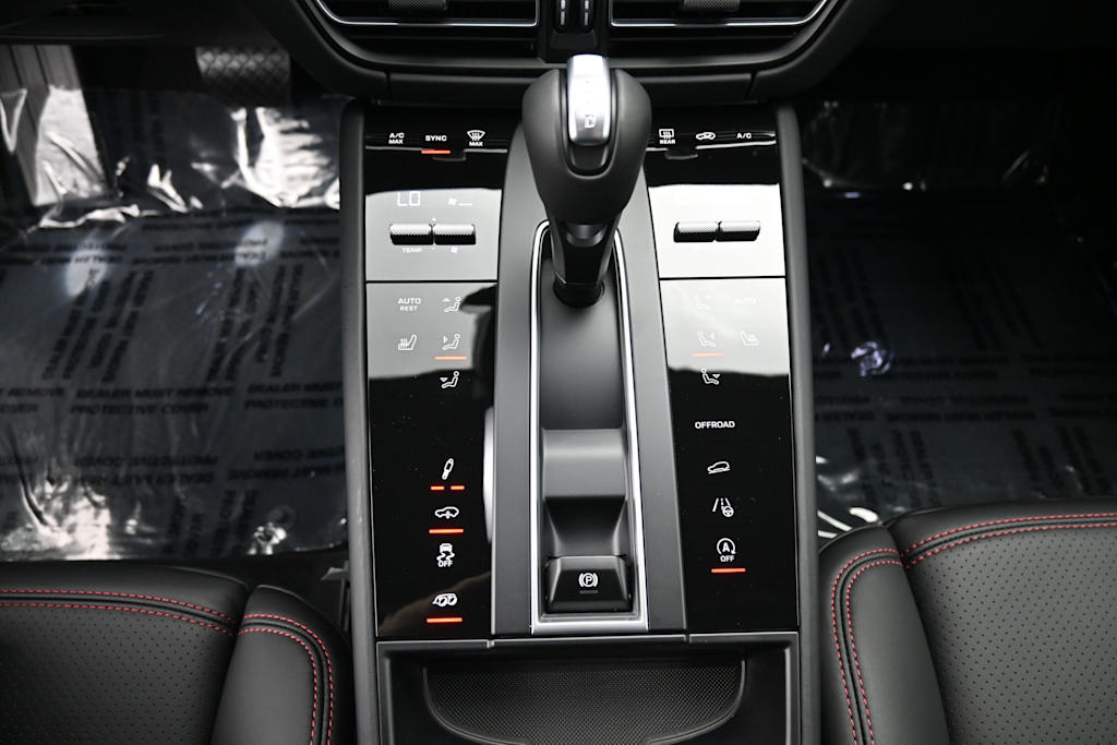 Thumbnail: 2026 Porsche Macan - 13