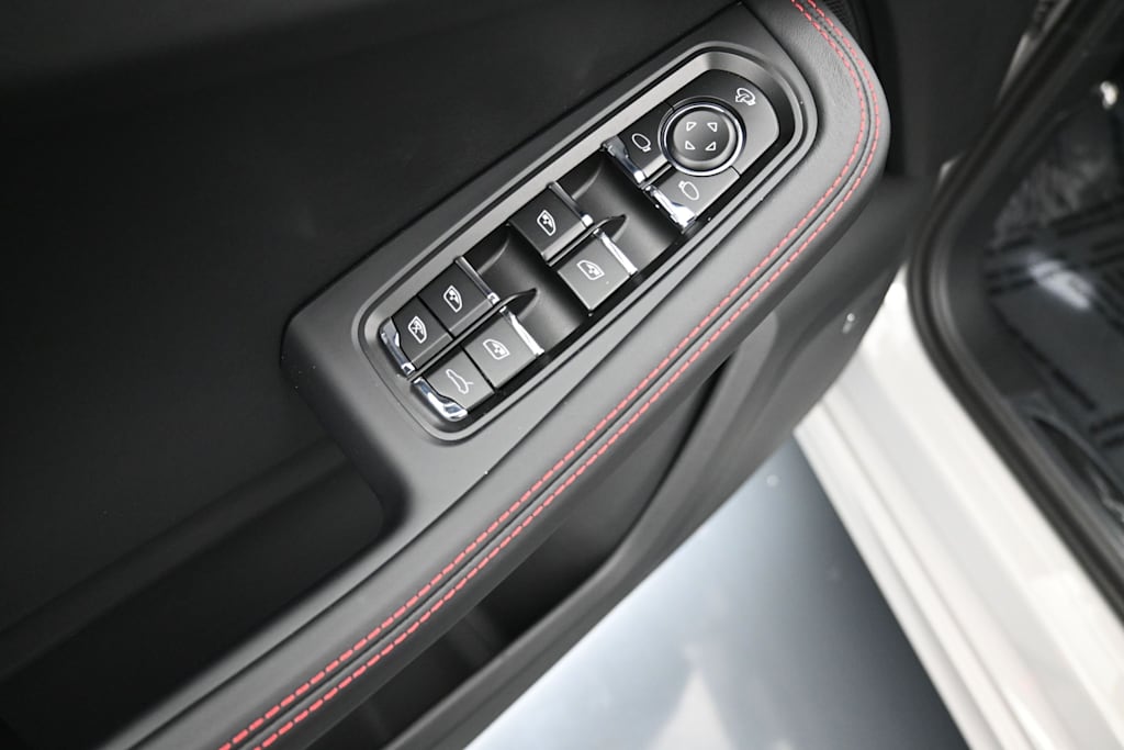 Thumbnail: 2026 Porsche Macan - 21
